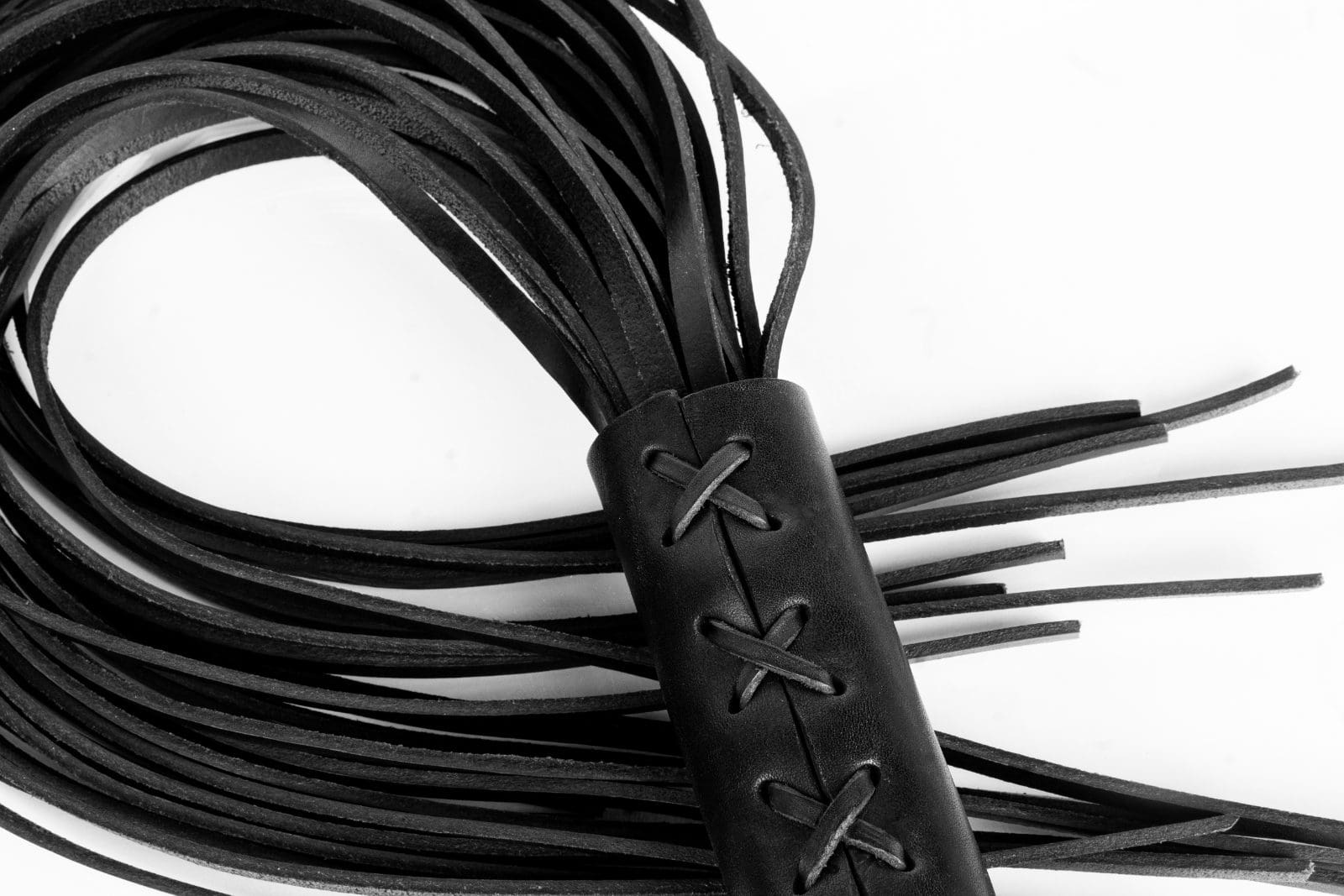 Pejcz duży sznurowany czarny Primal Bond Whips 6 Pejcz duży sznurowany czarny Primal Bond Whips
